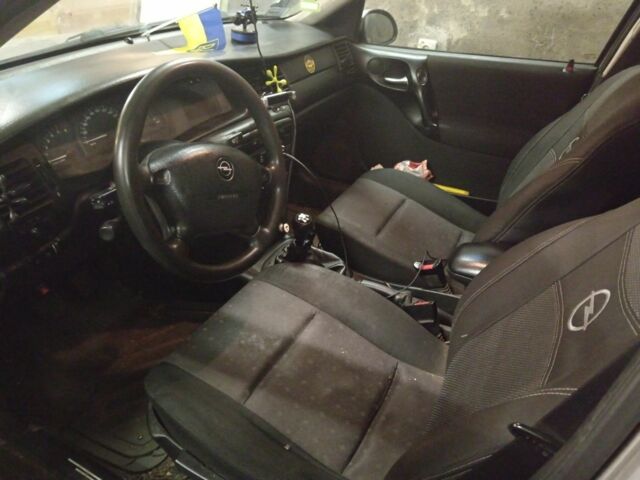 Серый Опель Вектра, объемом двигателя 2 л и пробегом 340 тыс. км за 828 $, фото 1 на Automoto.ua