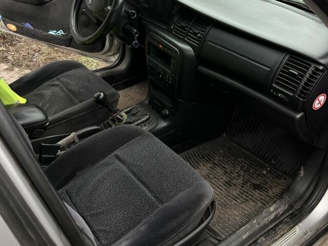 Серый Опель Вектра, объемом двигателя 2 л и пробегом 200 тыс. км за 2500 $, фото 3 на Automoto.ua