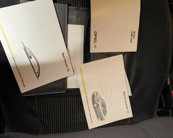 Сірий Опель Вектра, об'ємом двигуна 1.8 л та пробігом 216 тис. км за 3300 $, фото 28 на Automoto.ua