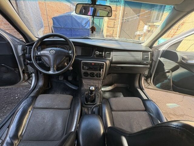 Серый Опель Вектра, объемом двигателя 1.8 л и пробегом 350 тыс. км за 2500 $, фото 6 на Automoto.ua