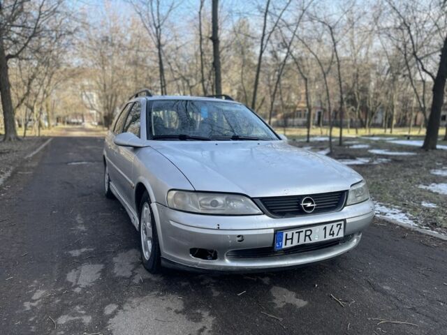 Серый Опель Вектра, объемом двигателя 2.2 л и пробегом 300 тыс. км за 1299 $, фото 4 на Automoto.ua