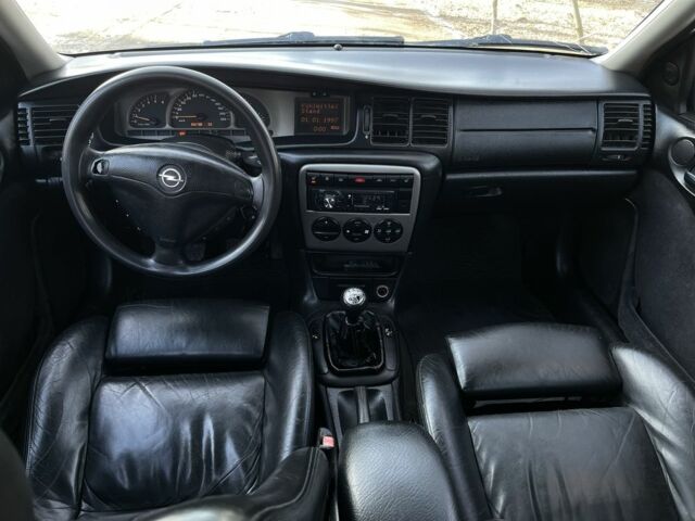 Серый Опель Вектра, объемом двигателя 2.2 л и пробегом 300 тыс. км за 1299 $, фото 11 на Automoto.ua