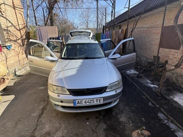 Серый Опель Вектра, объемом двигателя 1.8 л и пробегом 350 тыс. км за 2500 $, фото 4 на Automoto.ua