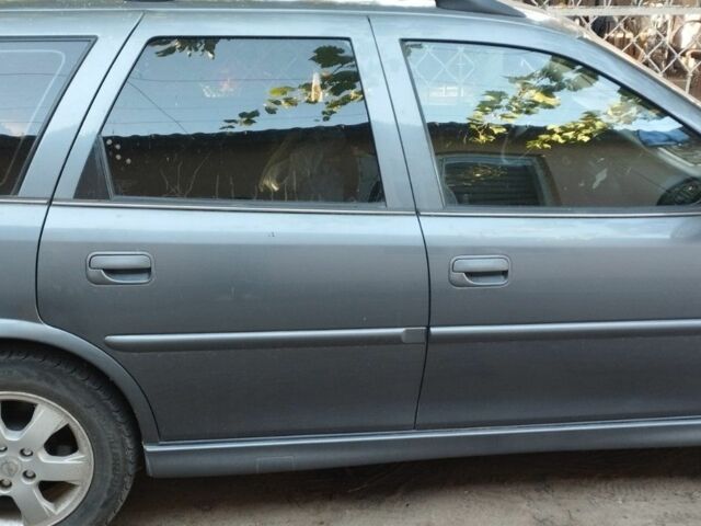 Сірий Опель Вектра, об'ємом двигуна 2 л та пробігом 175 тис. км за 3500 $, фото 1 на Automoto.ua