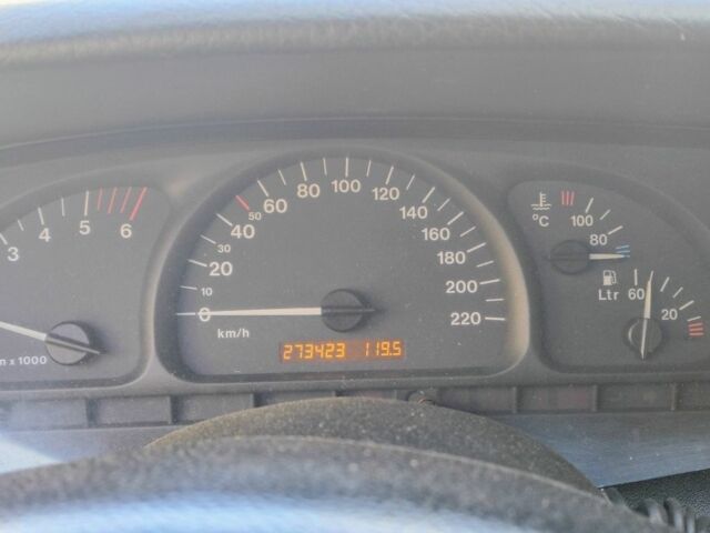 Серый Опель Вектра, объемом двигателя 2 л и пробегом 273 тыс. км за 2000 $, фото 4 на Automoto.ua