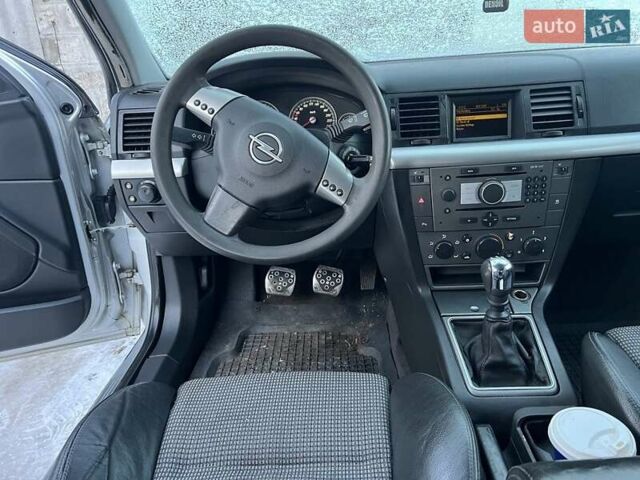 Сірий Опель Вектра, об'ємом двигуна 2.2 л та пробігом 330 тис. км за 3350 $, фото 5 на Automoto.ua