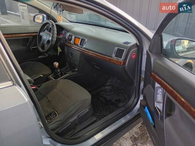 Серый Опель Вектра, объемом двигателя 2.2 л и пробегом 436 тыс. км за 3200 $, фото 3 на Automoto.ua