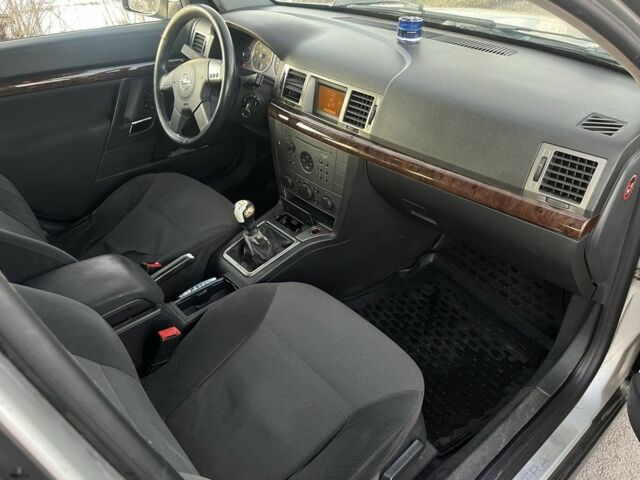 Сірий Опель Вектра, об'ємом двигуна 2.2 л та пробігом 400 тис. км за 1899 $, фото 8 на Automoto.ua