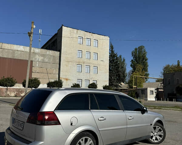 Серый Опель Вектра, объемом двигателя 2 л и пробегом 367 тыс. км за 4800 $, фото 3 на Automoto.ua