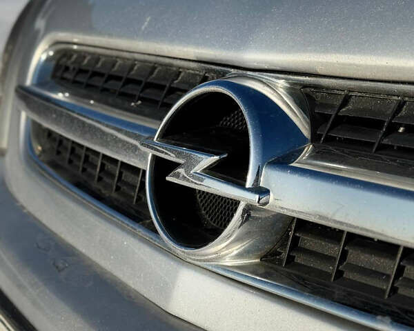 Серый Опель Вектра, объемом двигателя 1.9 л и пробегом 386 тыс. км за 4000 $, фото 2 на Automoto.ua