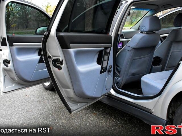 Сірий Опель Вектра, об'ємом двигуна 2 л та пробігом 182 тис. км за 4200 $, фото 10 на Automoto.ua