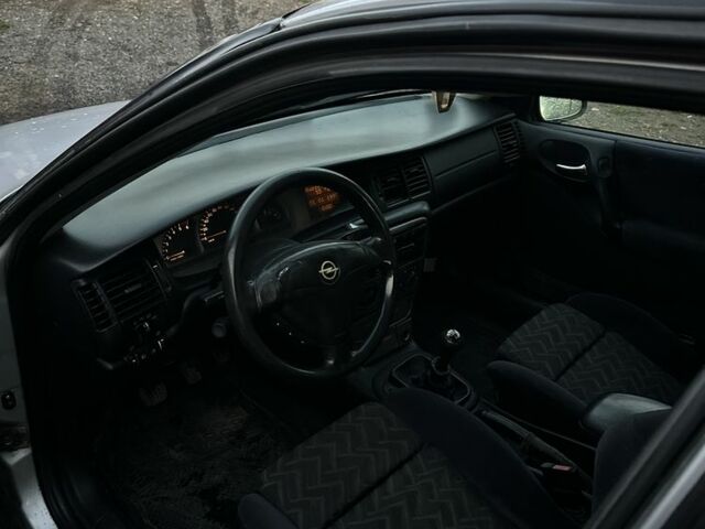 Сірий Опель Вектра, об'ємом двигуна 2 л та пробігом 260 тис. км за 1200 $, фото 6 на Automoto.ua