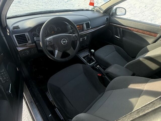 Серый Опель Вектра, объемом двигателя 1.9 л и пробегом 370 тыс. км за 1900 $, фото 6 на Automoto.ua