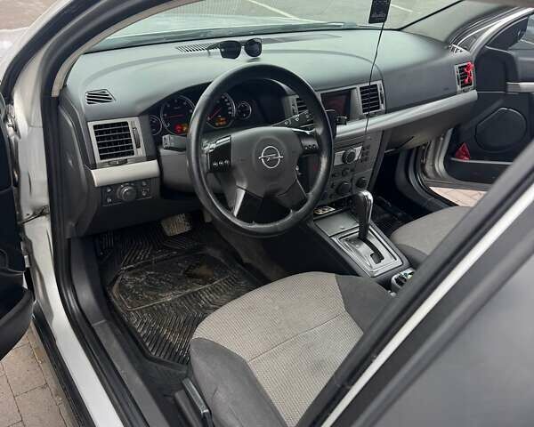 Серый Опель Вектра, объемом двигателя 1.9 л и пробегом 310 тыс. км за 5000 $, фото 7 на Automoto.ua