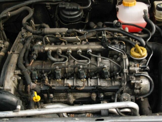 Опель Вектра 2004 в Радехове на Automoto.ua Серый Опель Вектра, объемом двигателя 1.9 л и пробегом 2 тыс. км за 4000 $, фото 3 на Automoto.ua