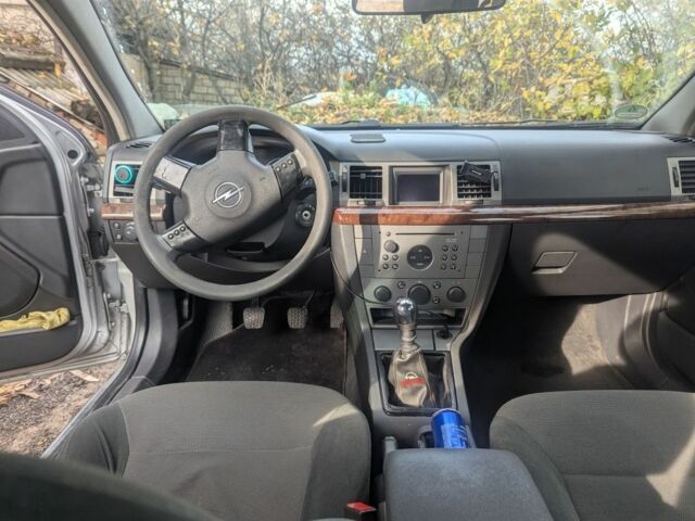 Опель Вектра 2004 у Краматорске на Automoto.ua Сірий Опель Вектра, об'ємом двигуна 1.9 л та пробігом 350 тис. км за 2650 $, фото 5 на Automoto.ua