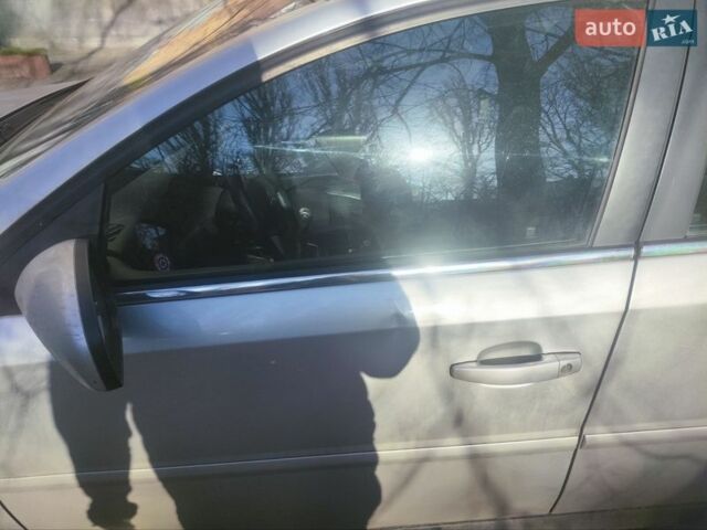 Сірий Опель Вектра, об'ємом двигуна 2.2 л та пробігом 235 тис. км за 4200 $, фото 8 на Automoto.ua