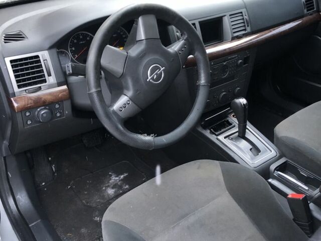 Сірий Опель Вектра, об'ємом двигуна 2.2 л та пробігом 250 тис. км за 1000 $, фото 4 на Automoto.ua