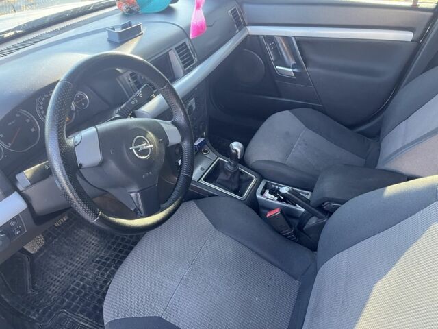 Опель Вектра 2004 в Херсоне на Automoto.ua Серый Опель Вектра, объемом двигателя 0 л и пробегом 299 тыс. км за 4700 $, фото 1 на Automoto.ua