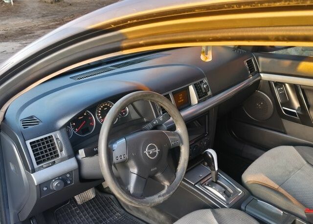Сірий Опель Вектра, об'ємом двигуна 2.2 л та пробігом 300 тис. км за 3399 $, фото 16 на Automoto.ua