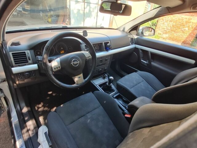 Сірий Опель Вектра, об'ємом двигуна 1.9 л та пробігом 350 тис. км за 3600 $, фото 6 на Automoto.ua