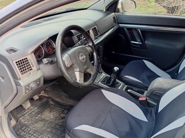 Сірий Опель Вектра, об'ємом двигуна 2 л та пробігом 400 тис. км за 2400 $, фото 6 на Automoto.ua