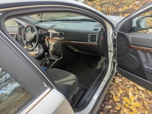 Опель Вектра 2004 у Краматорске на Automoto.ua Сірий Опель Вектра, об'ємом двигуна 1.9 л та пробігом 350 тис. км за 2650 $, фото 2 на Automoto.ua