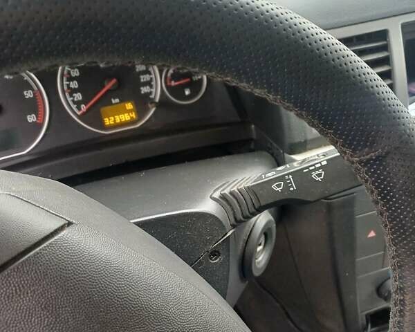 Сірий Опель Вектра, об'ємом двигуна 1.9 л та пробігом 230 тис. км за 5500 $, фото 4 на Automoto.ua