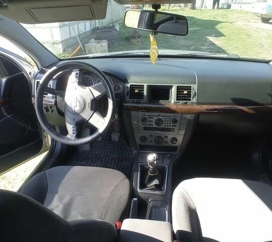 Серый Опель Вектра, объемом двигателя 2.2 л и пробегом 214 тыс. км за 4200 $, фото 2 на Automoto.ua