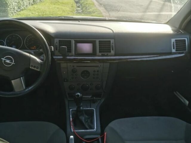 Серый Опель Вектра, объемом двигателя 2.2 л и пробегом 340 тыс. км за 1700 $, фото 7 на Automoto.ua