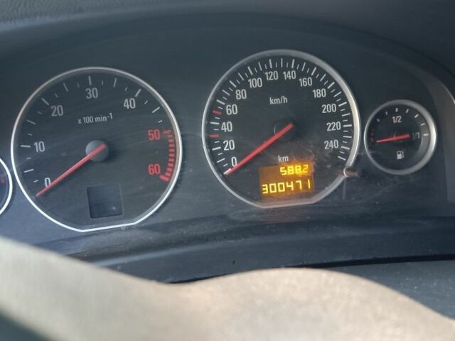 Серый Опель Вектра, объемом двигателя 2.2 л и пробегом 300 тыс. км за 3350 $, фото 8 на Automoto.ua