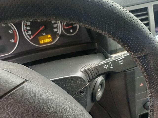 Серый Опель Вектра, объемом двигателя 1.9 л и пробегом 230 тыс. км за 5500 $, фото 6 на Automoto.ua