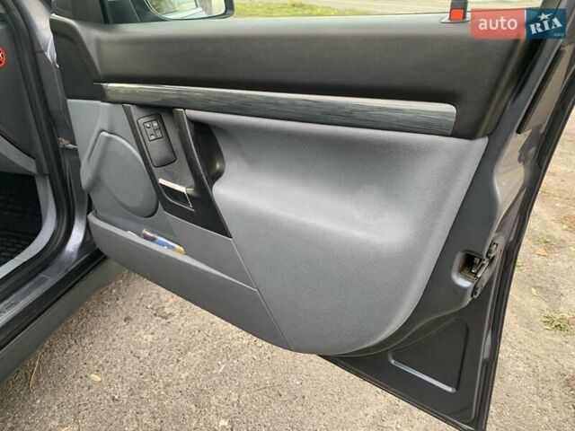 Опель Вектра 2004 в Киеве на Automoto.ua Серый Опель Вектра, объемом двигателя 2.02 л и пробегом 384 тыс. км за 3452 $, фото 83 на Automoto.ua