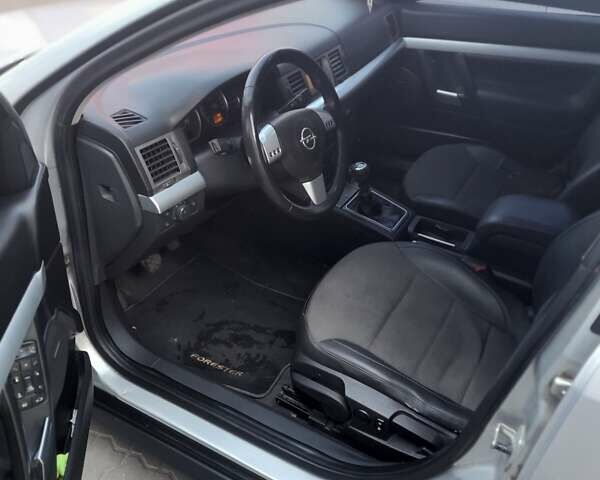 Опель Вектра 2004 у Ковель на Automoto.ua Сірий Опель Вектра, об'ємом двигуна 1.9 л та пробігом 400 тис. км за 4300 $, фото 11 на Automoto.ua
