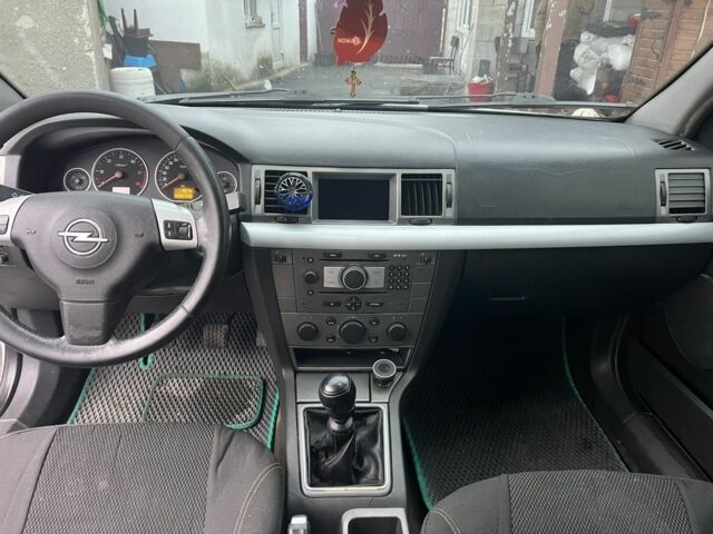 Серый Опель Вектра, объемом двигателя 1.9 л и пробегом 400 тыс. км за 4200 $, фото 4 на Automoto.ua