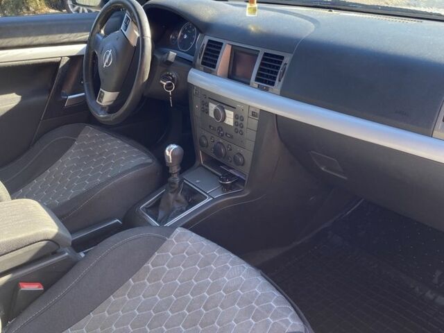 Серый Опель Вектра, объемом двигателя 1.9 л и пробегом 370 тыс. км за 3300 $, фото 3 на Automoto.ua