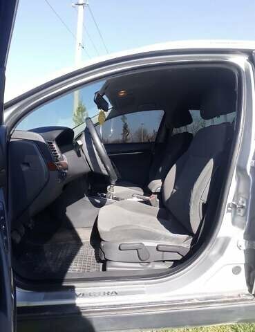 Серый Опель Вектра, объемом двигателя 2.2 л и пробегом 214 тыс. км за 4200 $, фото 3 на Automoto.ua