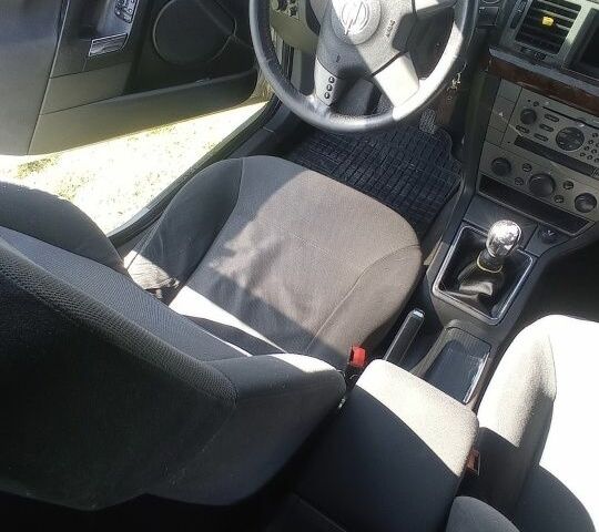 Серый Опель Вектра, объемом двигателя 2.2 л и пробегом 214 тыс. км за 4300 $, фото 4 на Automoto.ua