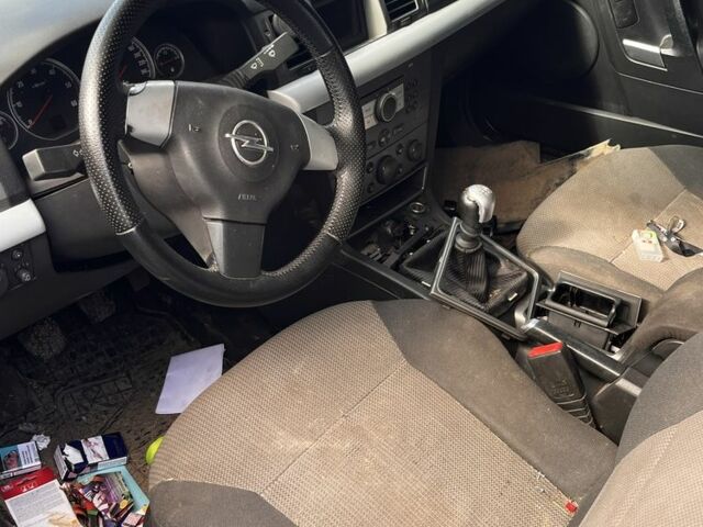 Сірий Опель Вектра, об'ємом двигуна 1.9 л та пробігом 200 тис. км за 1500 $, фото 3 на Automoto.ua