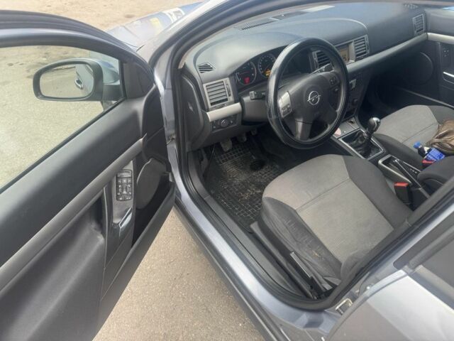 Серый Опель Вектра, объемом двигателя 1.9 л и пробегом 350 тыс. км за 2800 $, фото 7 на Automoto.ua