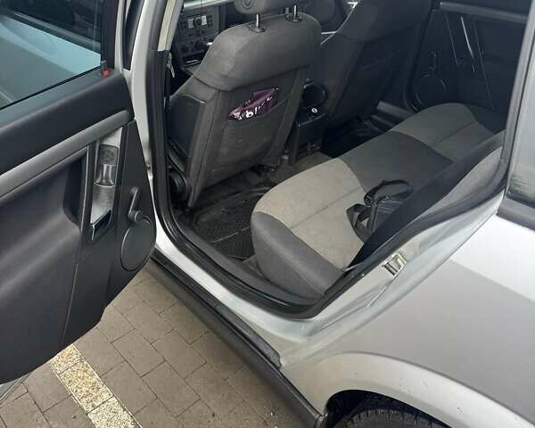 Серый Опель Вектра, объемом двигателя 1.9 л и пробегом 310 тыс. км за 5000 $, фото 6 на Automoto.ua