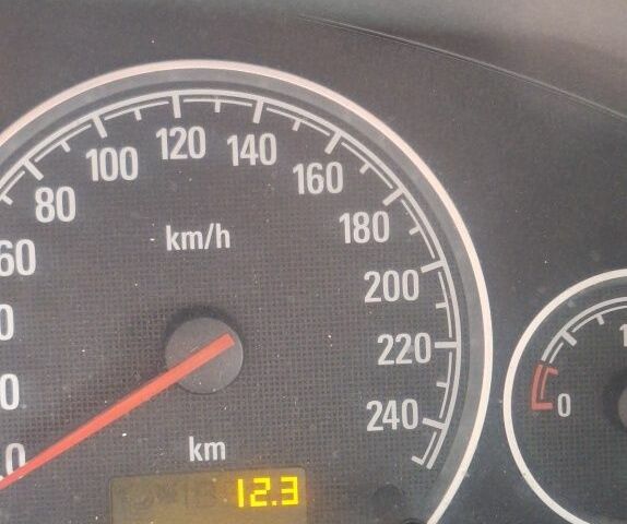 Серый Опель Вектра, объемом двигателя 2 л и пробегом 320 тыс. км за 5000 $, фото 1 на Automoto.ua