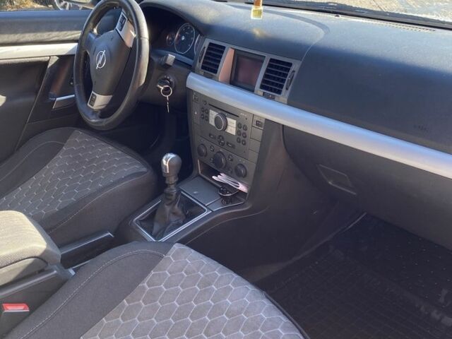 Серый Опель Вектра, объемом двигателя 1.9 л и пробегом 370 тыс. км за 3300 $, фото 4 на Automoto.ua