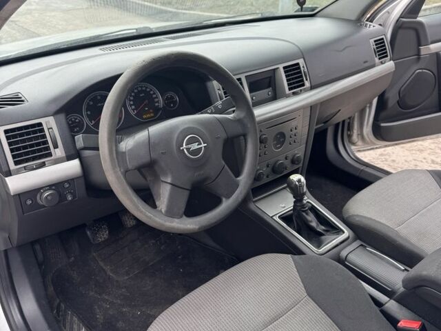 Серый Опель Вектра, объемом двигателя 2.2 л и пробегом 275 тыс. км за 2450 $, фото 8 на Automoto.ua
