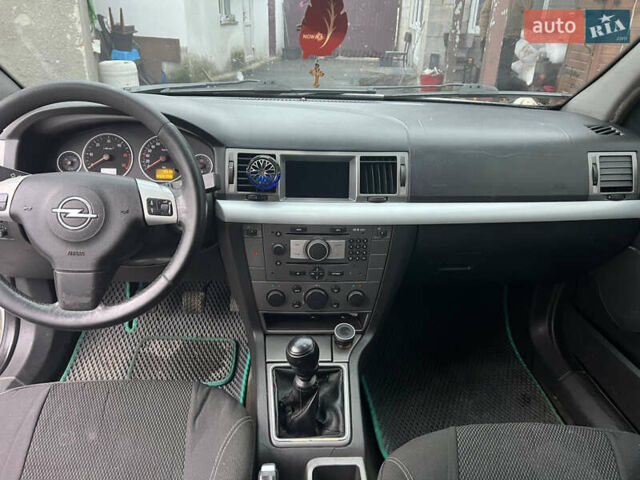 Серый Опель Вектра, объемом двигателя 1.9 л и пробегом 400 тыс. км за 5000 $, фото 4 на Automoto.ua