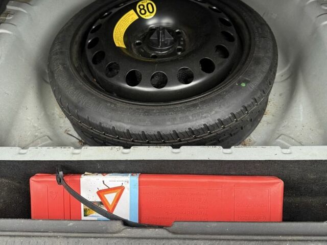 Сірий Опель Вектра, об'ємом двигуна 1.9 л та пробігом 361 тис. км за 2750 $, фото 14 на Automoto.ua