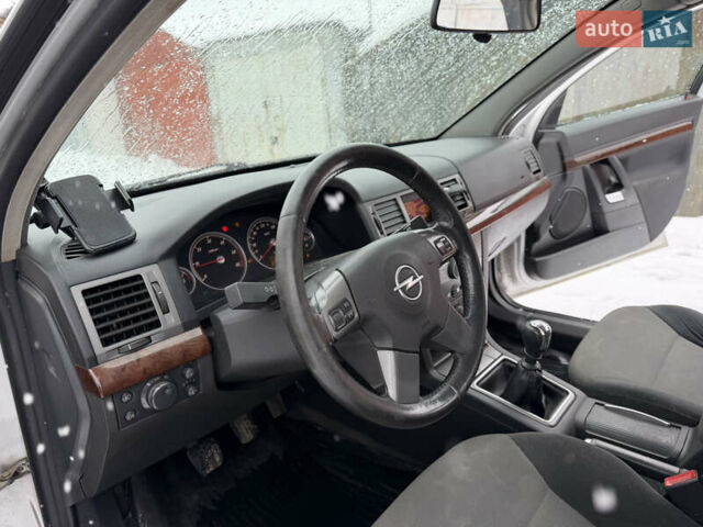 Серый Опель Вектра, объемом двигателя 1.91 л и пробегом 320 тыс. км за 2599 $, фото 17 на Automoto.ua