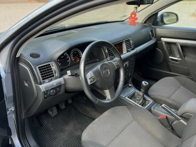 Серый Опель Вектра, объемом двигателя 1.9 л и пробегом 228 тыс. км за 5450 $, фото 12 на Automoto.ua