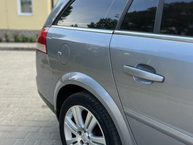 Серый Опель Вектра, объемом двигателя 1.9 л и пробегом 228 тыс. км за 5450 $, фото 2 на Automoto.ua