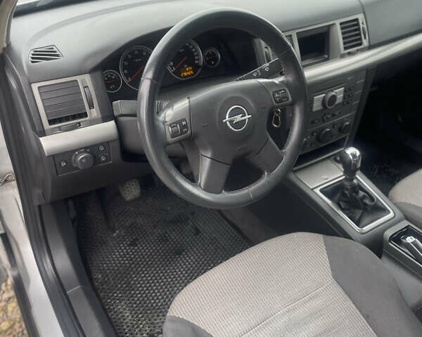 Сірий Опель Вектра, об'ємом двигуна 1.8 л та пробігом 276 тис. км за 4999 $, фото 2 на Automoto.ua